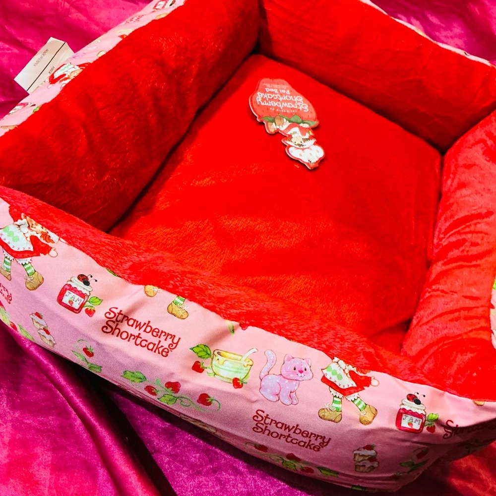 Strawberry Shortcake Pet Bed 🩷🍓 - Picture 2 of 4